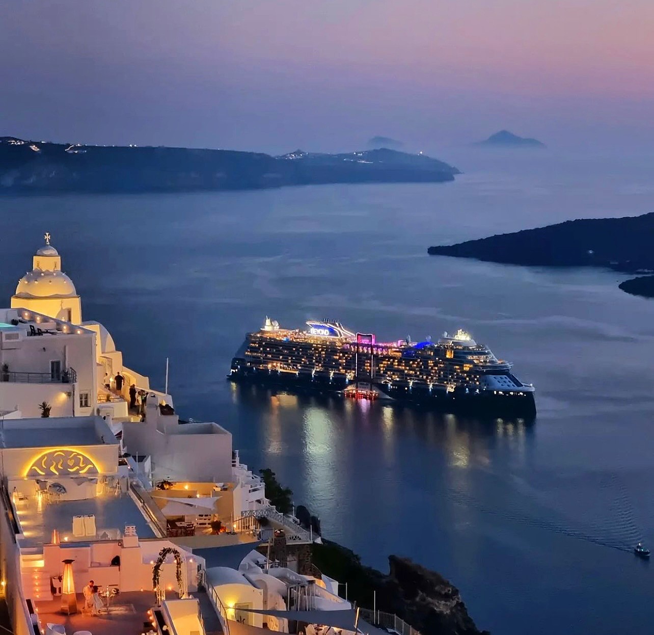 Athina Luxury Suites among 5 TOP hotels in Santorini, Greece