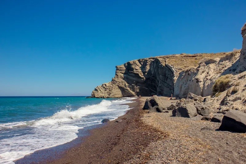 beaches in santorini 1 - Who Said Santorini Doesn’t Have Nice Beaches? The island has 7 Blue Flags!
