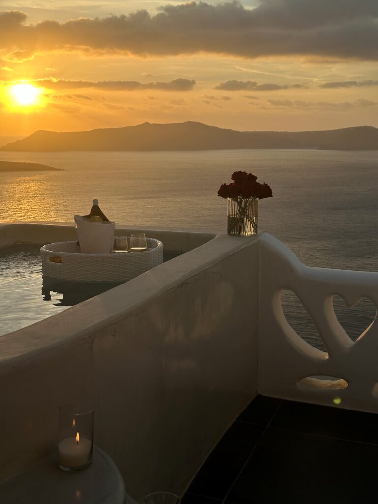 5 Reasons Why Santorini Remains Greece’s Top Luxury Destination