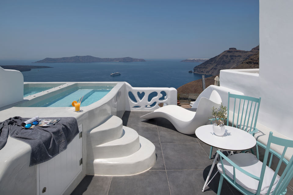 Cave Architecture - The Architecture of Santorini: Why Cave Suites Are the Most Unique Rooms in the World