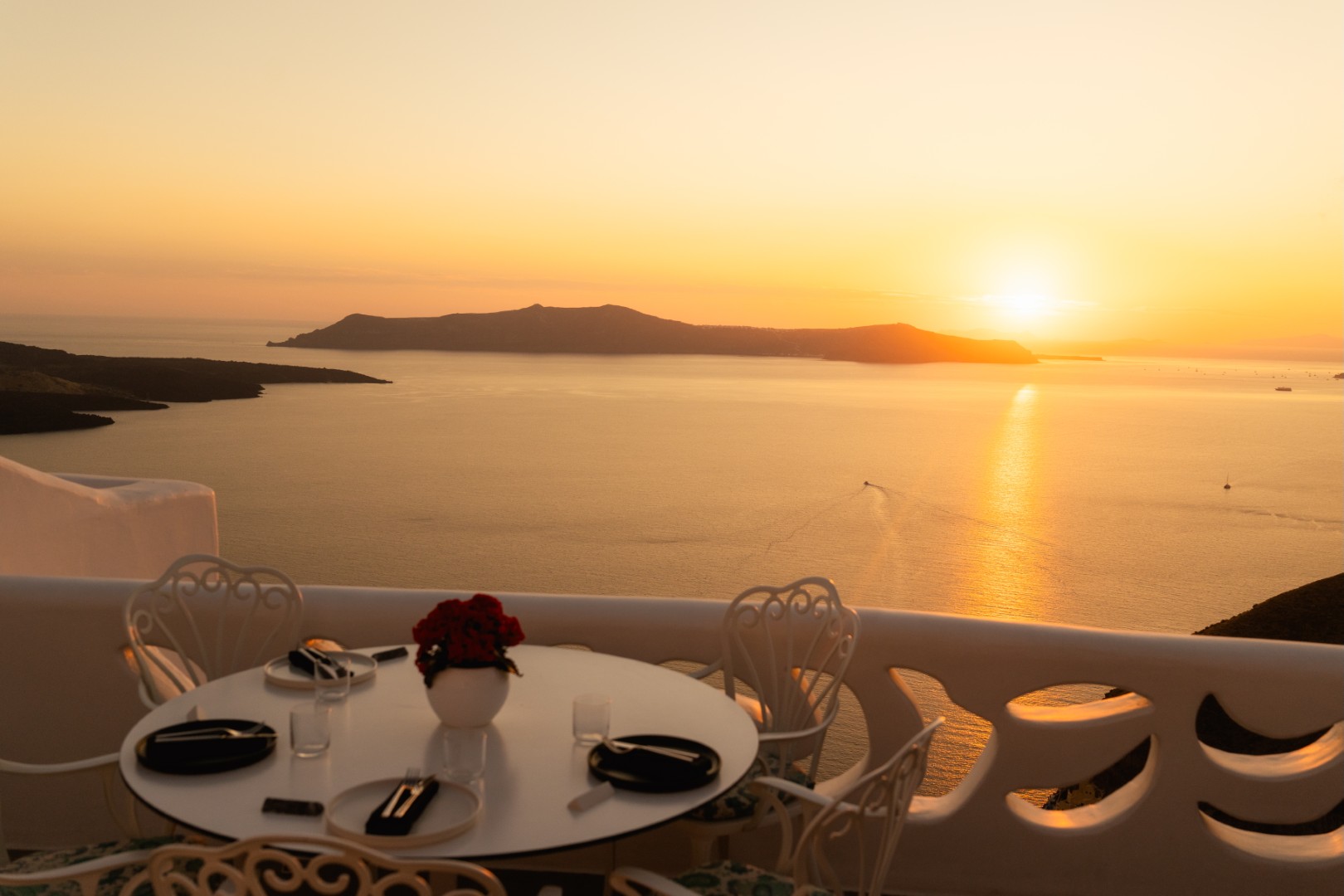 Beyond the Suite: The Art of Curating Unforgettable Santorini Experiences